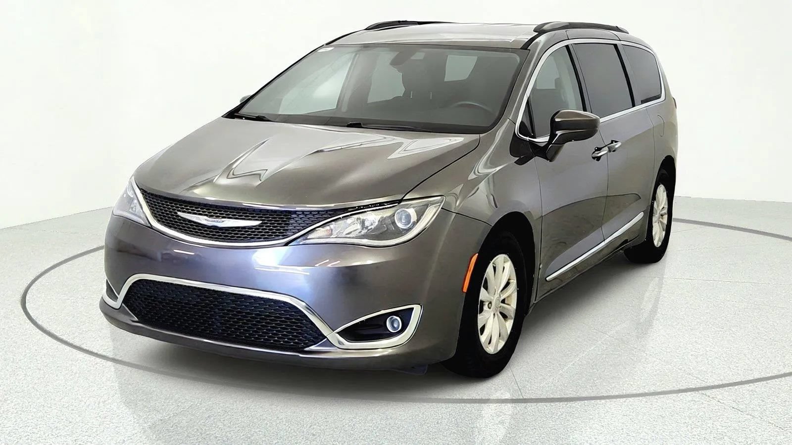 Used 2017 Chrysler Pacifica Touring-L FWD image 3