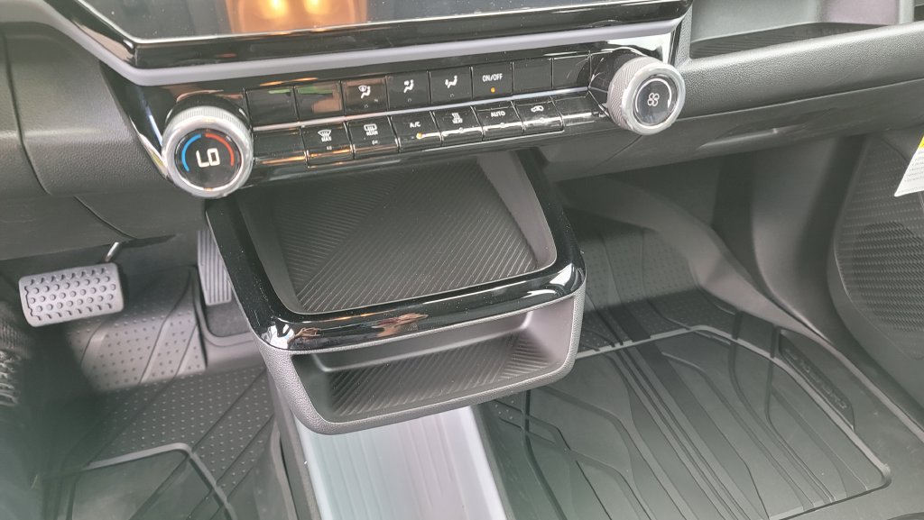 New 2027 Chevrolet Bolt LT w/ LPO, All-Weather Package FWD image 22