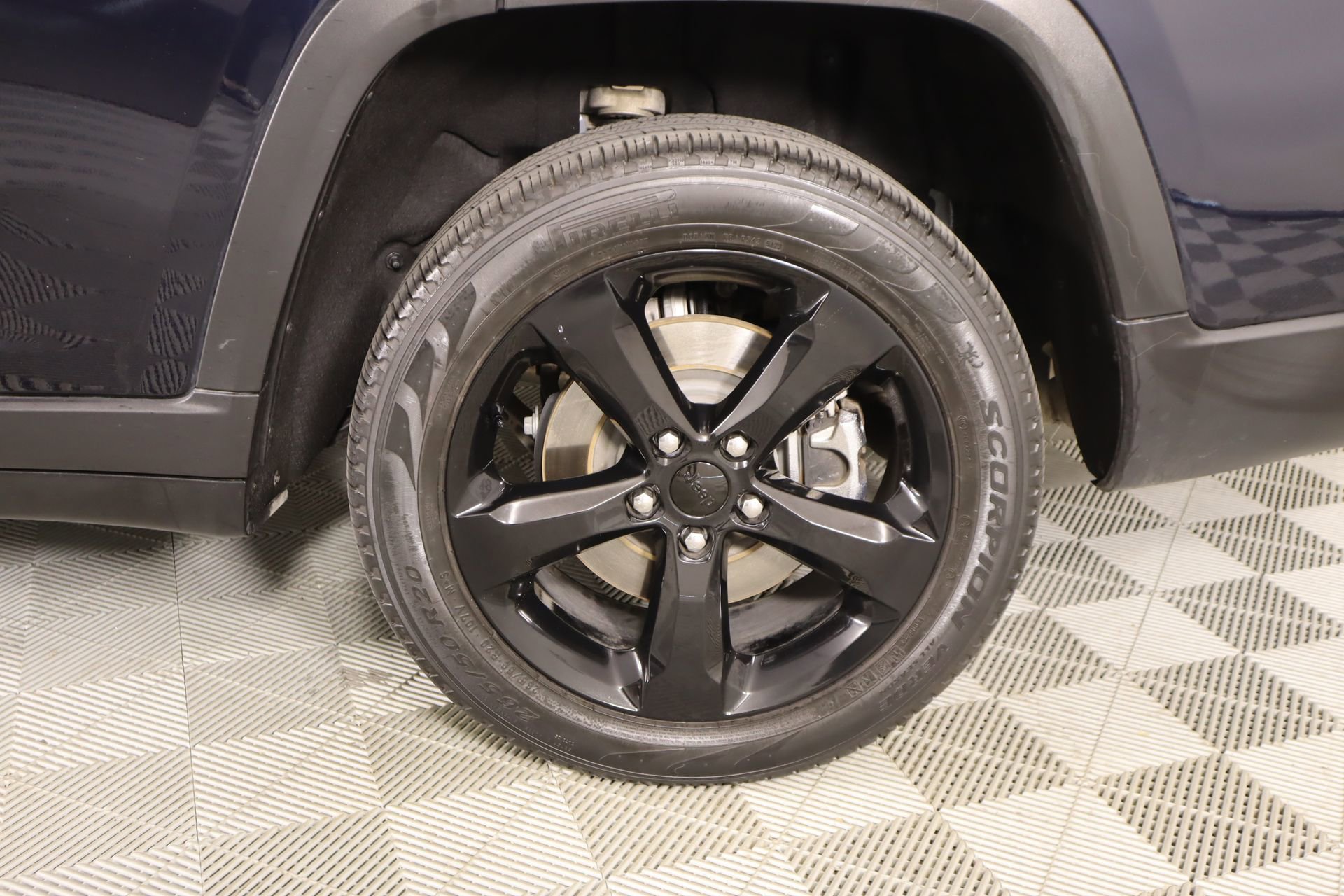 Used 2024 Jeep Grand Cherokee L Limited w/ Black Appearance Package image 21