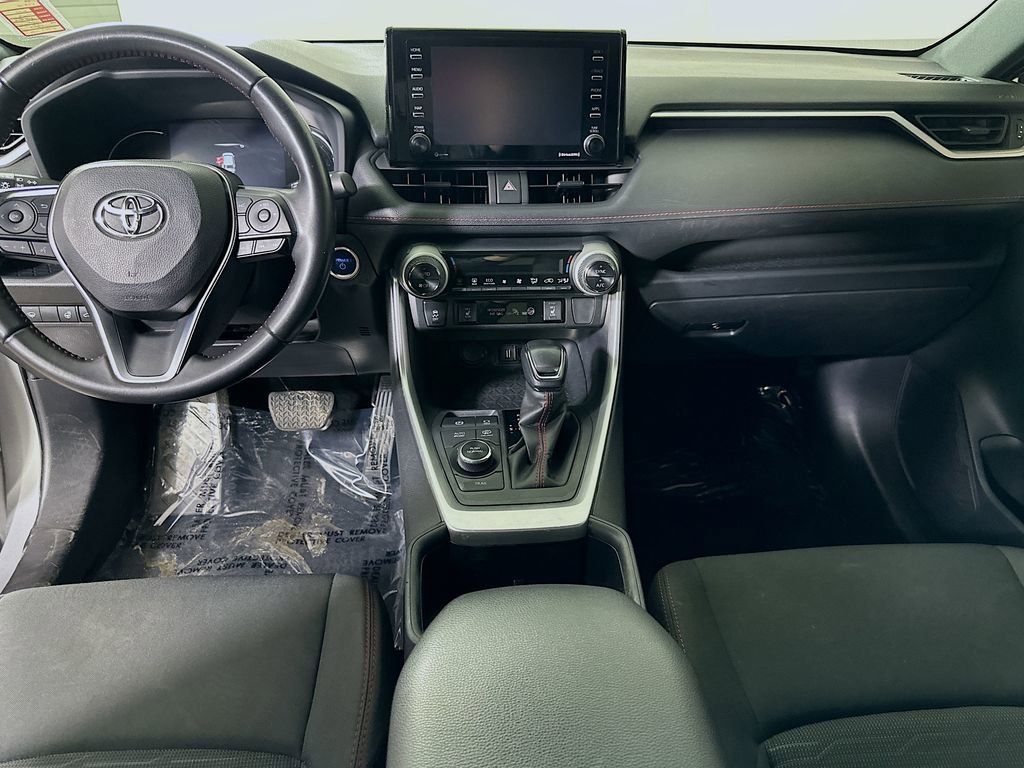 Used 2022 Toyota RAV4 SE w/ Weather & Moonroof Package image 17