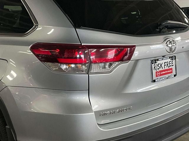Used 2019 Toyota Highlander SE AWD/4WD image 11