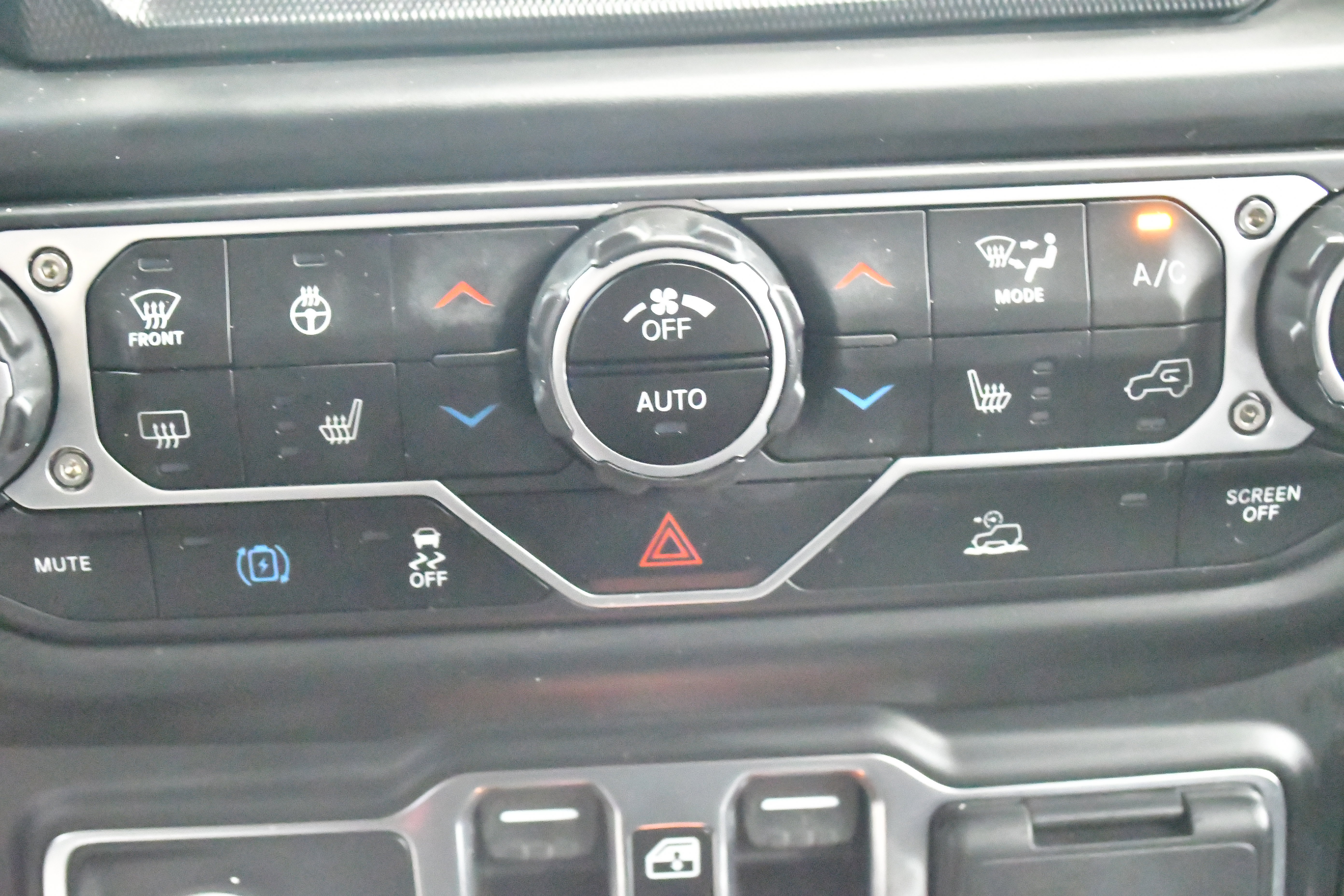 Used 2023 Jeep Wrangler Unlimited Rubicon 4xe w/ Cold Weather Group AWD/4WD image 28