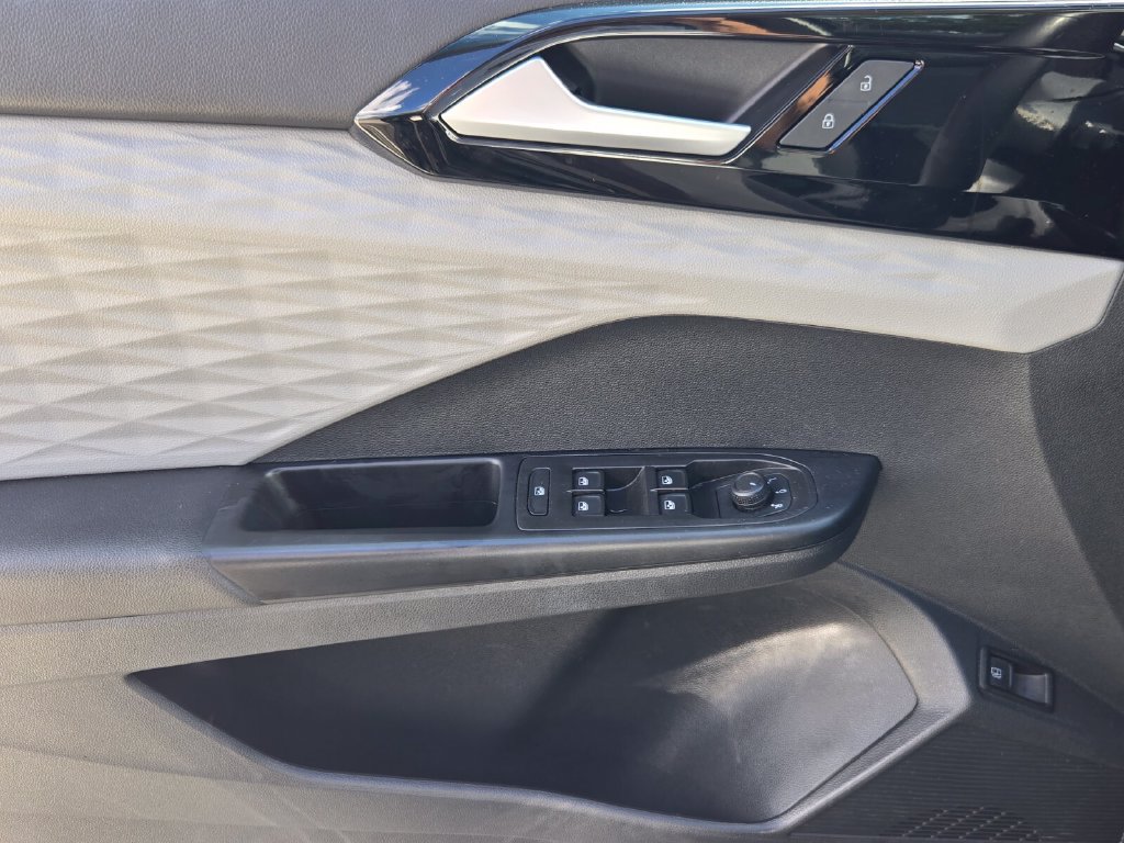 Certified 2023 Volkswagen Taos S FWD image 26