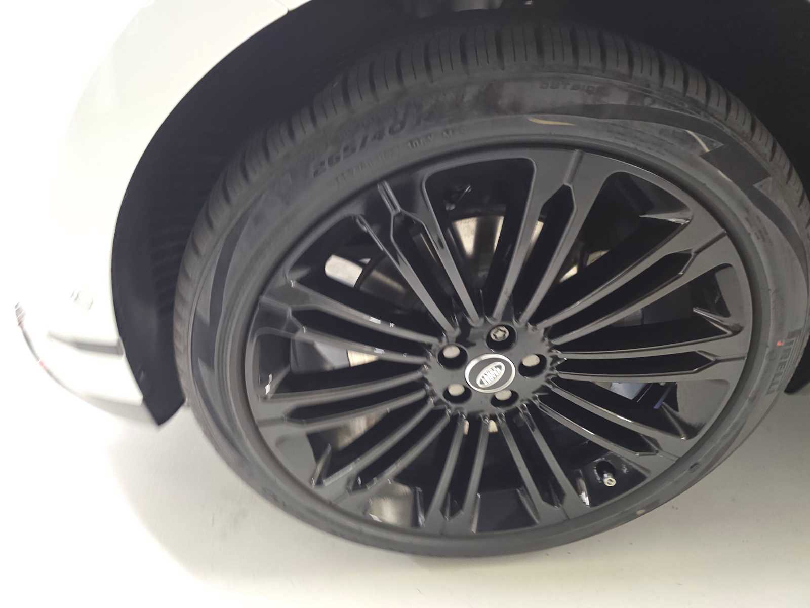 New 2026 Land Rover Range Rover Velar Dynamic SE image 9