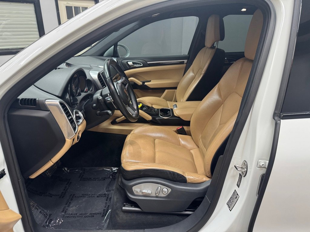 Used 2017 Porsche Cayenne Platinum Edition w/ Premium Package Plus (PJX) AWD/4WD image 13