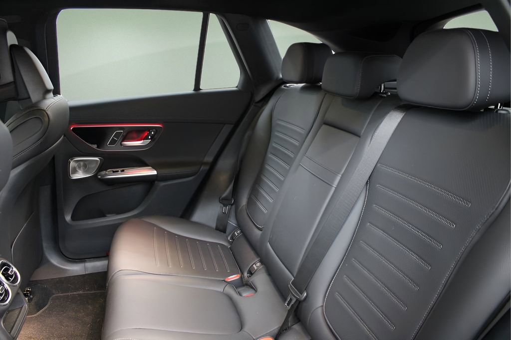 Used 2025 Mercedes-Benz GLC 350e 4MATIC image 21