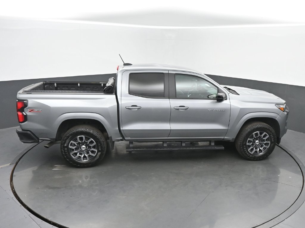 Used 2025 Chevrolet Colorado Z71 w/ Technology Package AWD/4WD image 46
