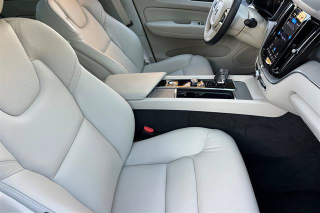 Certified 2025 Volvo XC60 T8 Plus w/ Protection Package Premier AWD/4WD image 9