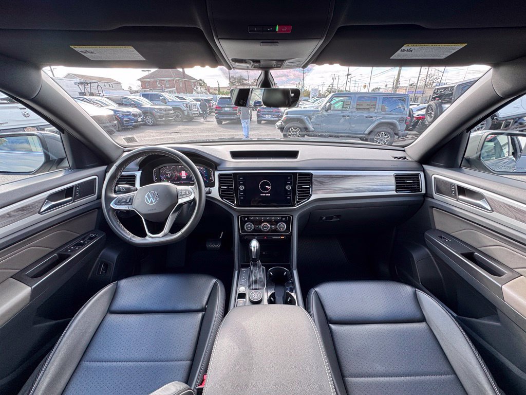 Used 2022 Volkswagen Atlas Cross Sport SE AWD/4WD image 25