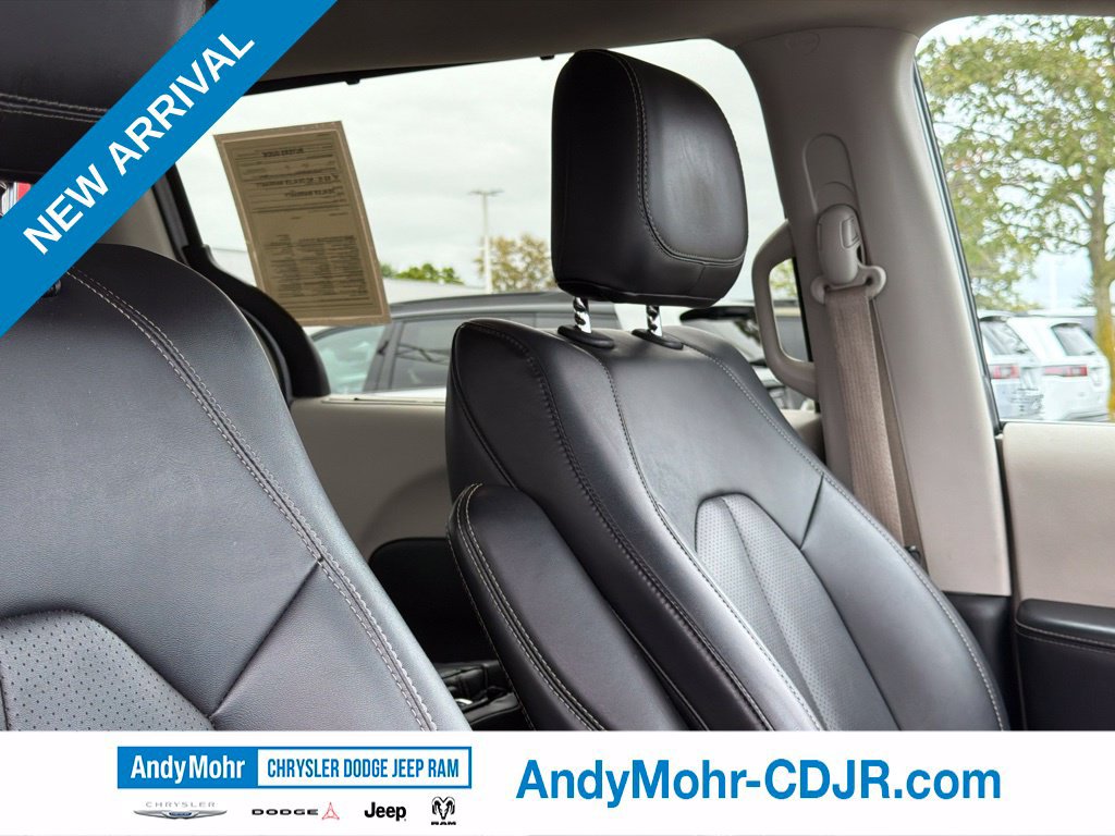 Used 2024 Chrysler Pacifica Touring-L FWD image 27