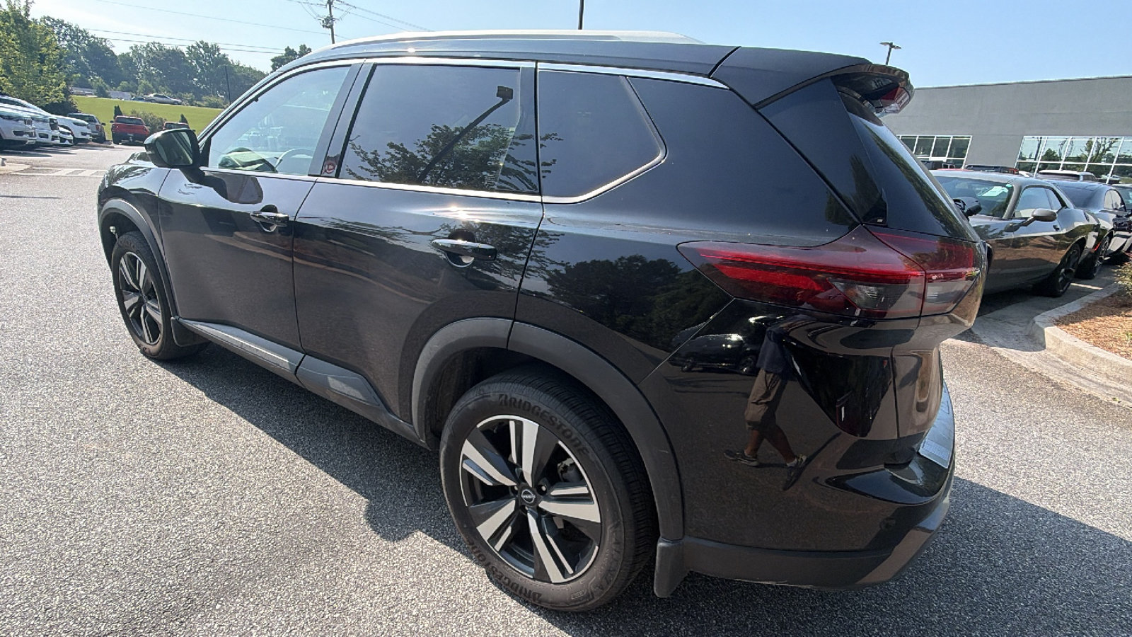 Used 2025 Nissan Rogue SL w/ SL Premium Package FWD image 10