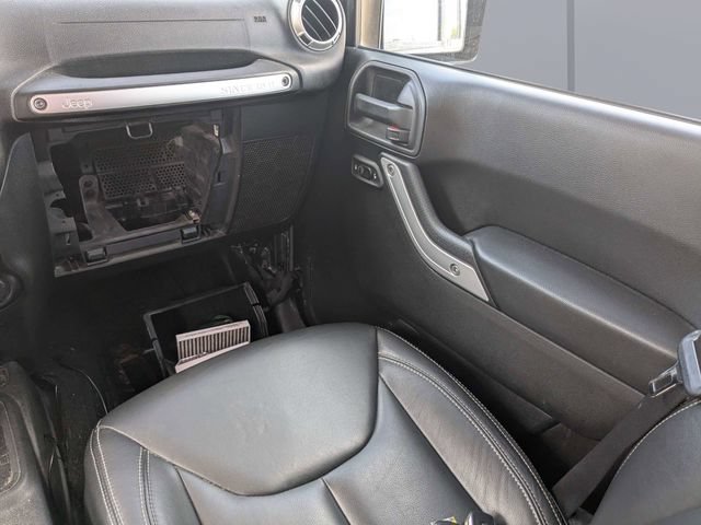 Used 2017 Jeep Wrangler Unlimited Rubicon w/ Connectivity Group AWD/4WD image 16
