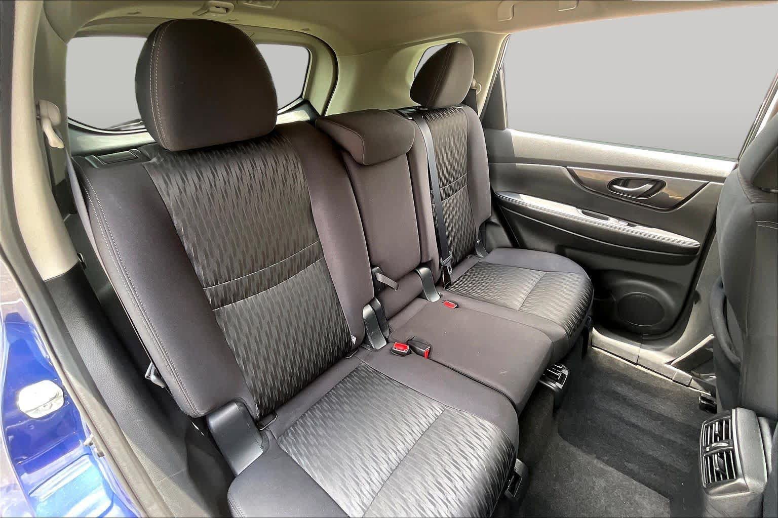 Used 2019 Nissan Rogue S FWD image 17