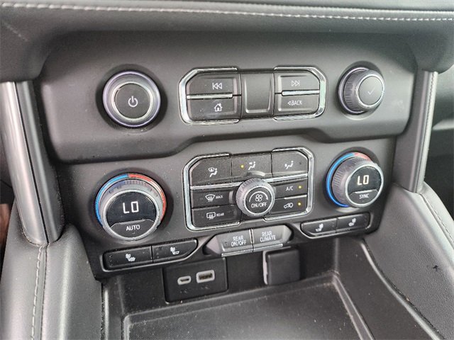 Used 2023 Chevrolet Suburban LT image 28