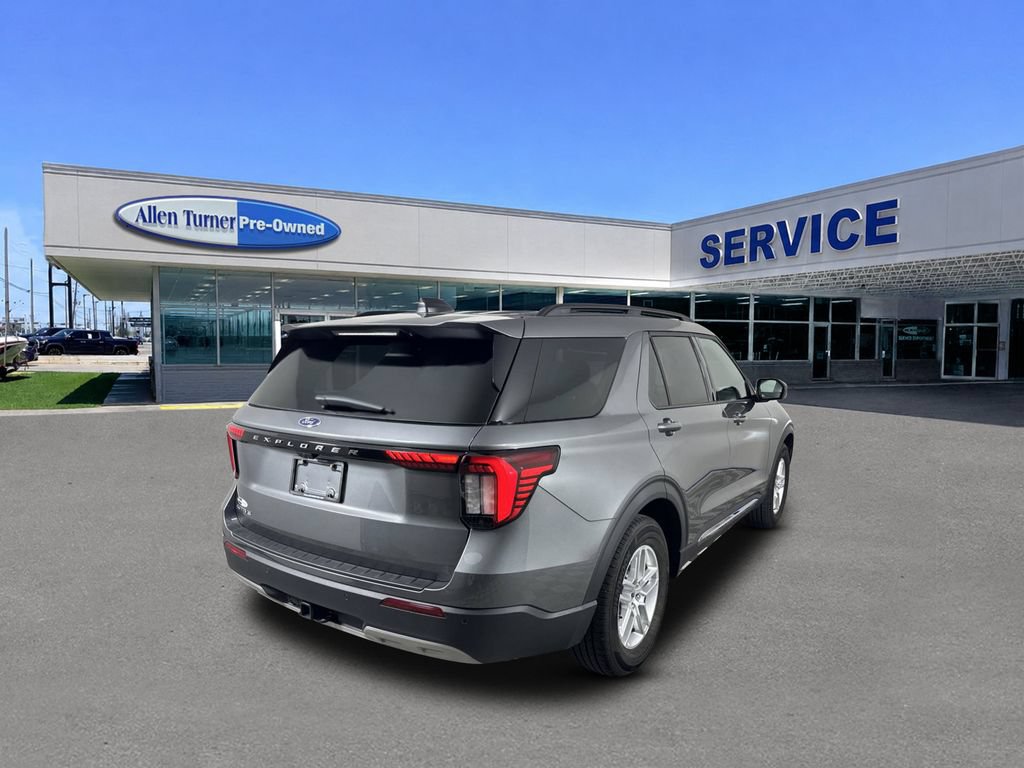 Used 2025 Ford Explorer Active w/ Active Comfort Package RWD image 8
