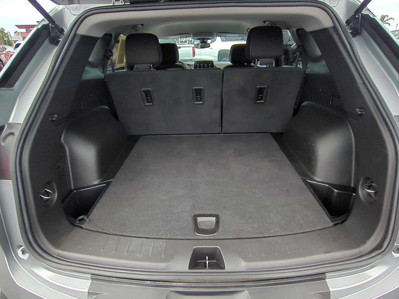 Used 2025 Chevrolet Blazer LT FWD image 24