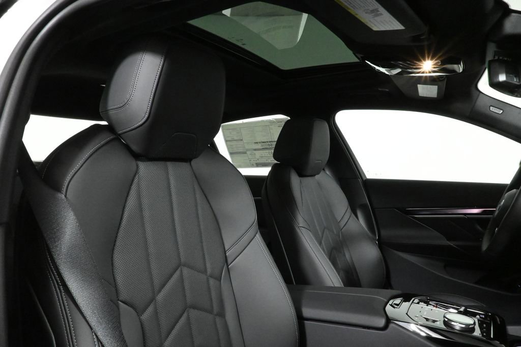 Used 2025 BMW i5 xDrive40 w/ Premium Package image 34