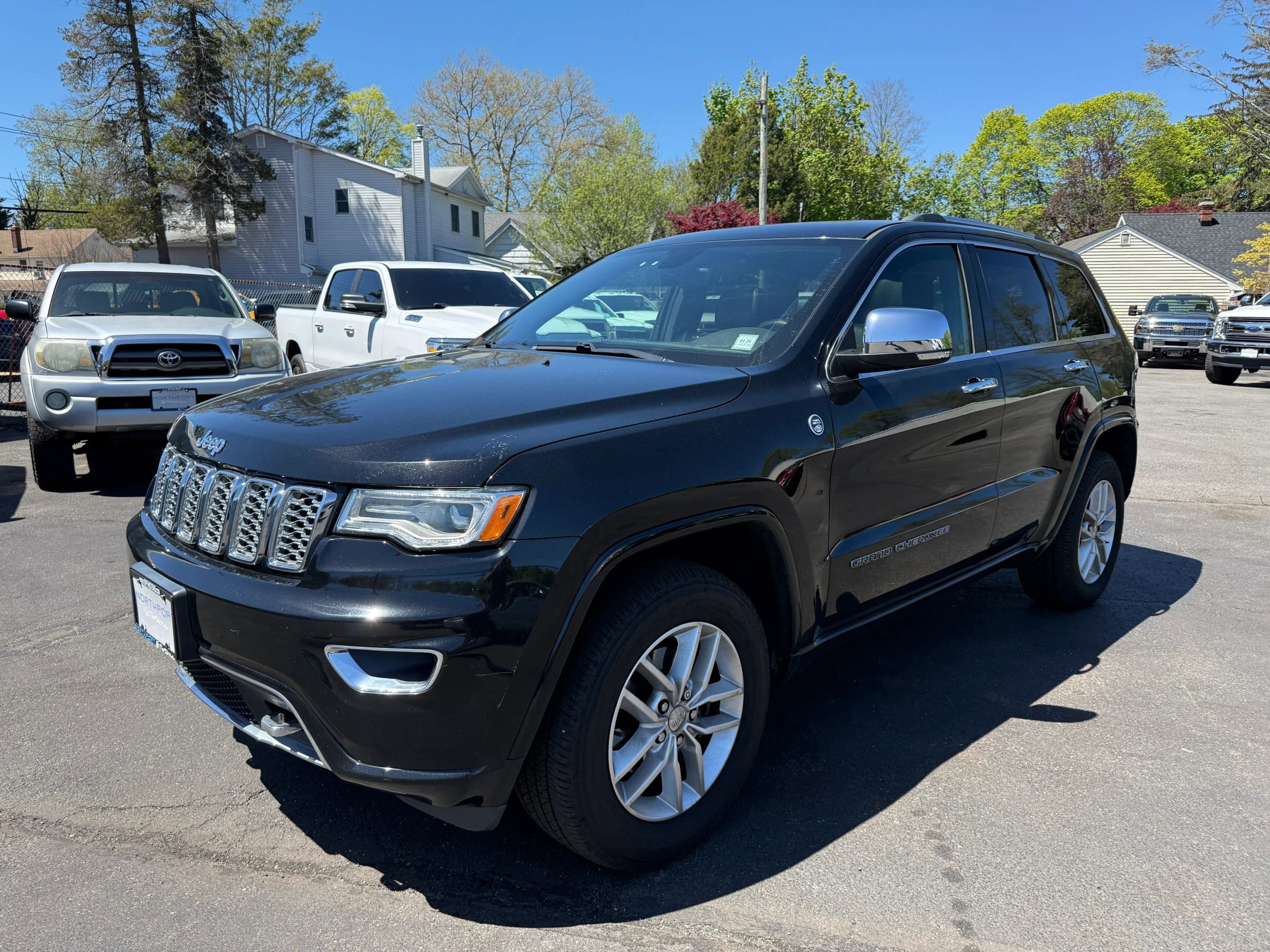 Used 2017 Jeep Grand Cherokee Overland AWD/4WD image 2