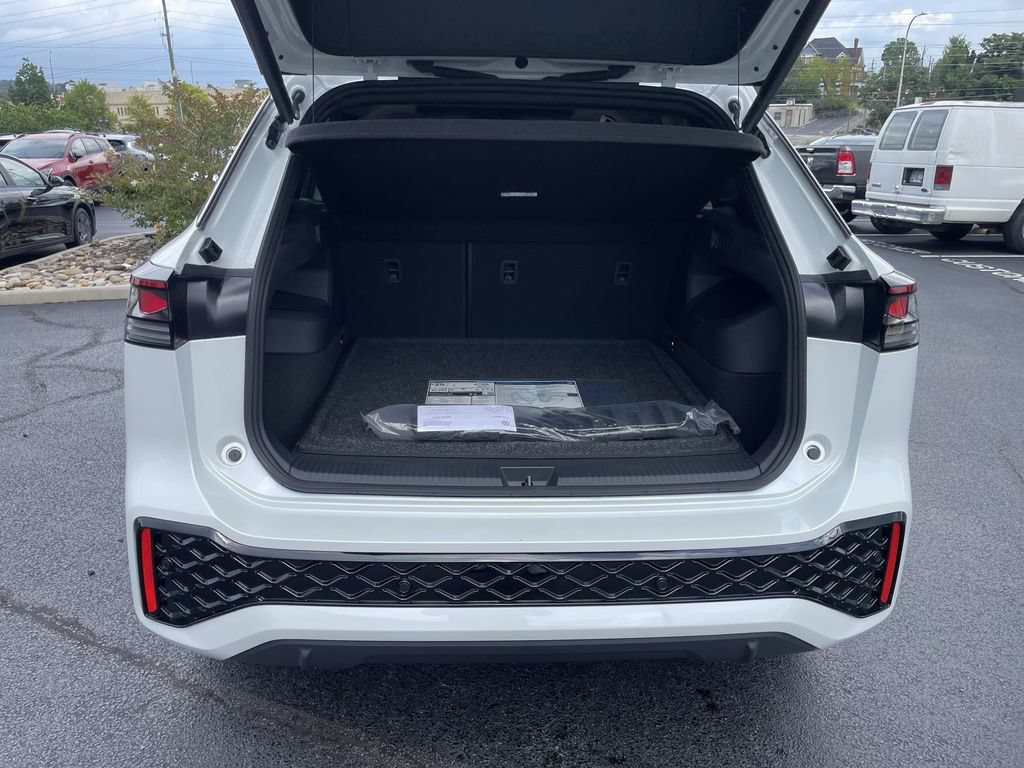 Certified 2026 Volkswagen Tiguan SEL R-Line AWD/4WD image 38