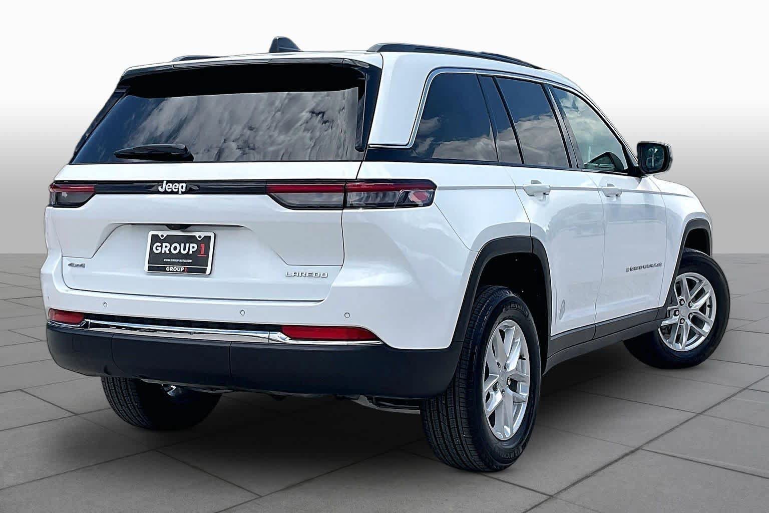 Used 2025 Jeep Grand Cherokee Laredo X AWD/4WD image 13