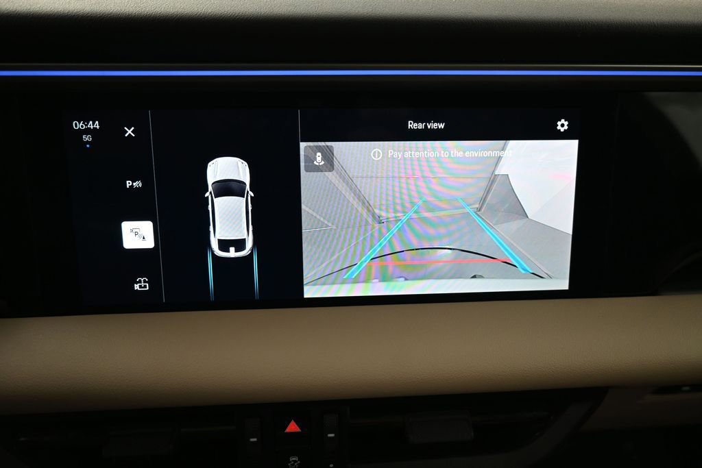 Certified 2025 Porsche Macan Electric RWD image 20