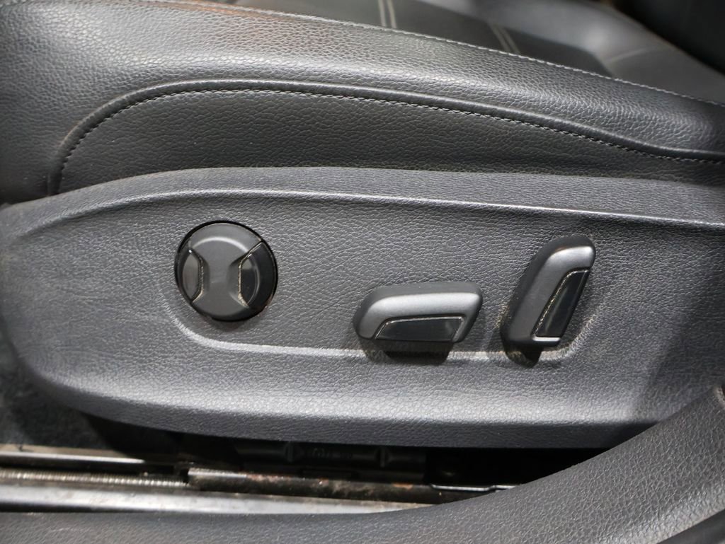 Used 2012 Volkswagen Passat TDI SE image 12