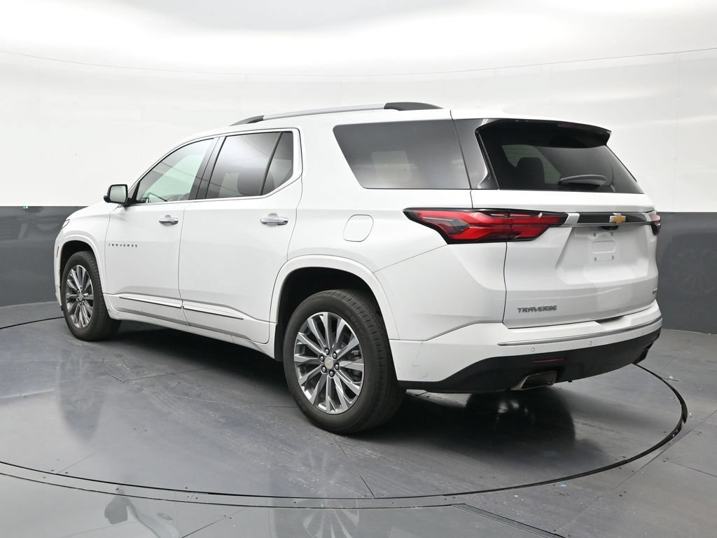 Used 2023 Chevrolet Traverse Premier FWD image 3