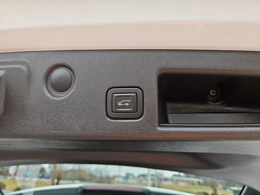 Used 2024 Chevrolet Equinox RS w/ RS Leather Package image 30