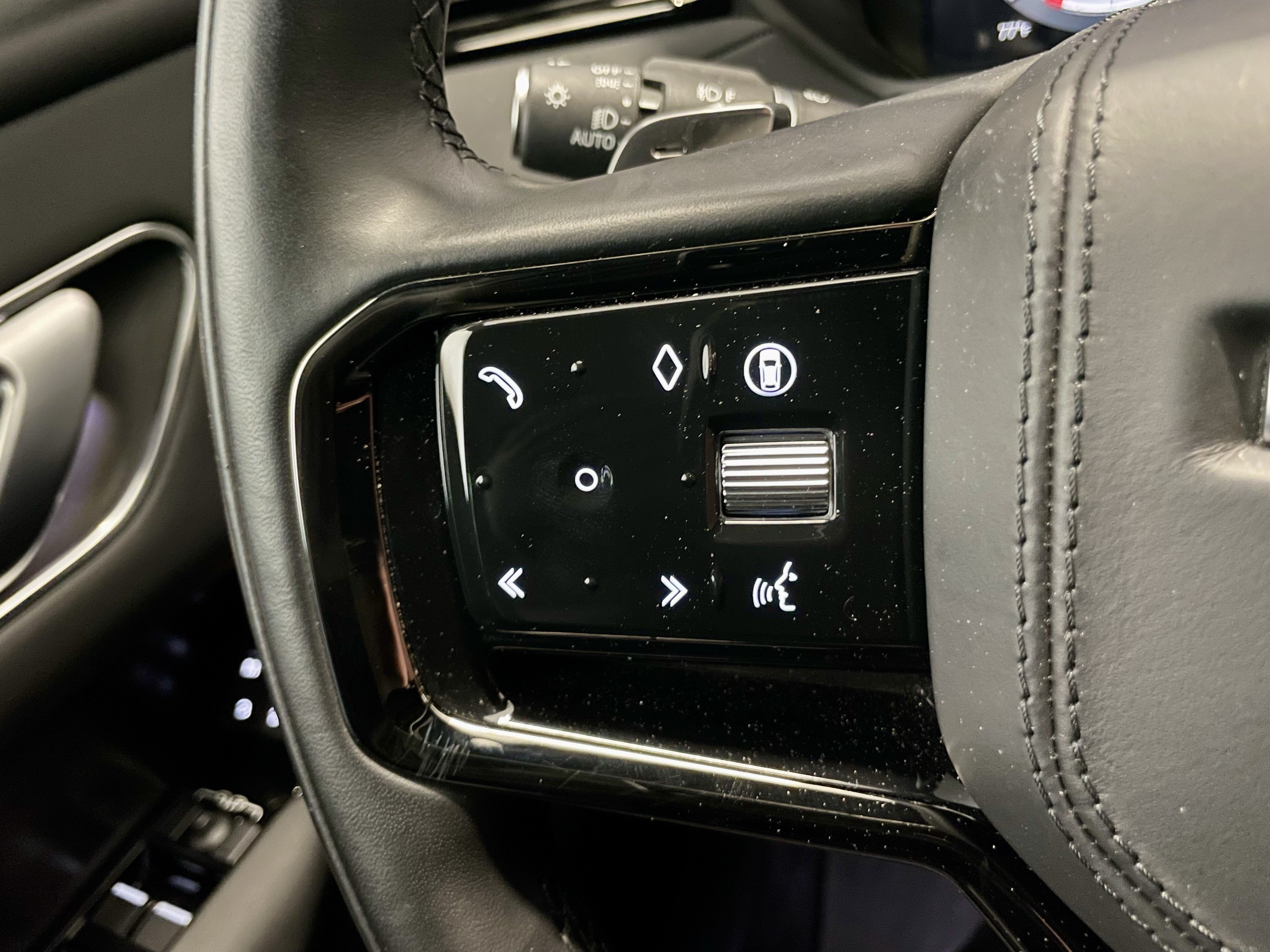 Certified 2026 Land Rover Range Rover Velar Dynamic SE AWD/4WD image 23