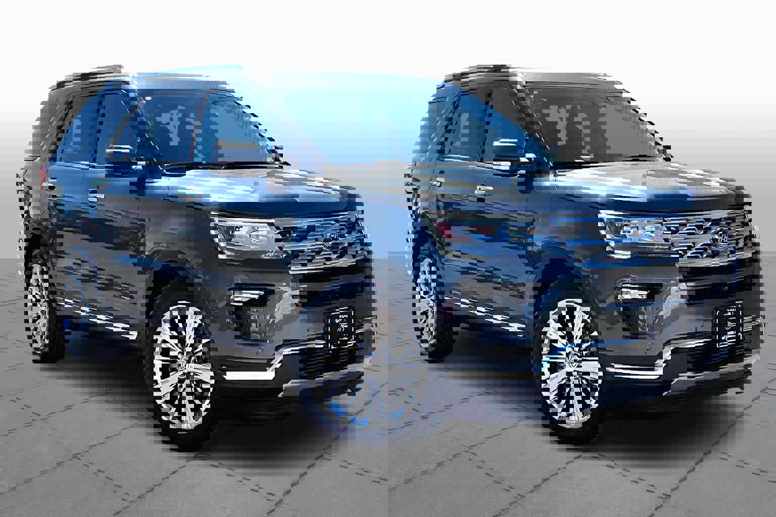 Certified 2019 Ford Explorer Limited w/ Class III Trailer Tow Package image 3