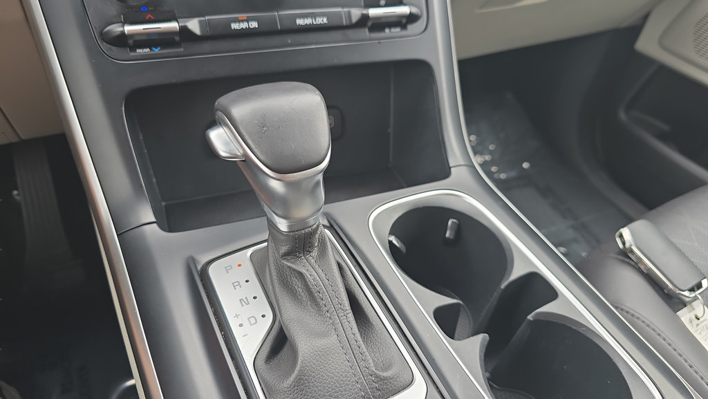 Used 2024 Kia Carnival LX FWD image 20