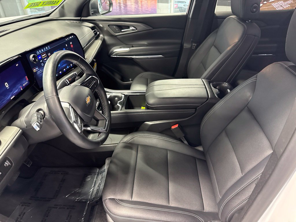 Used 2026 Chevrolet Traverse LT FWD image 25