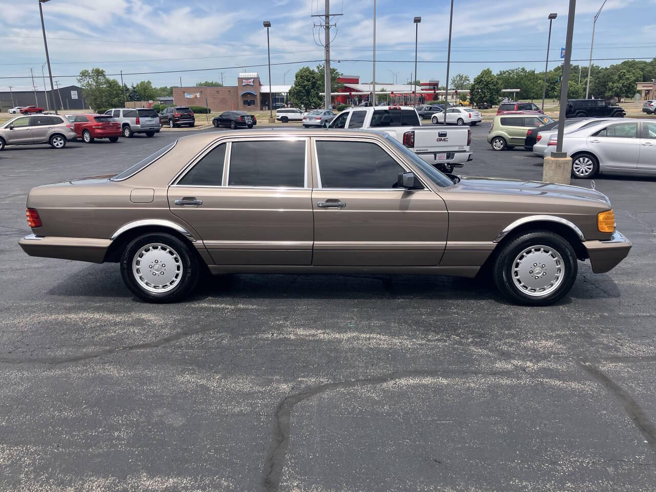 Used 1988 Mercedes-Benz 420 SEL image 2