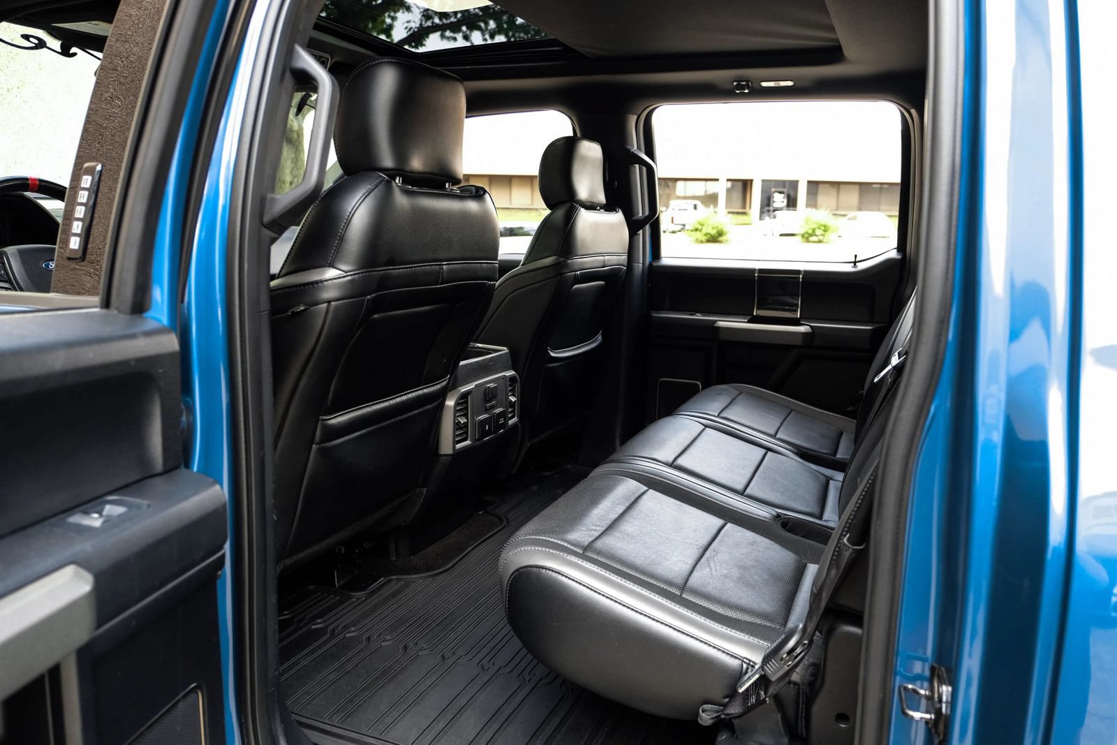 Used 2019 Ford F150 Raptor w/ Equipment Group 802A Luxury AWD/4WD image 35