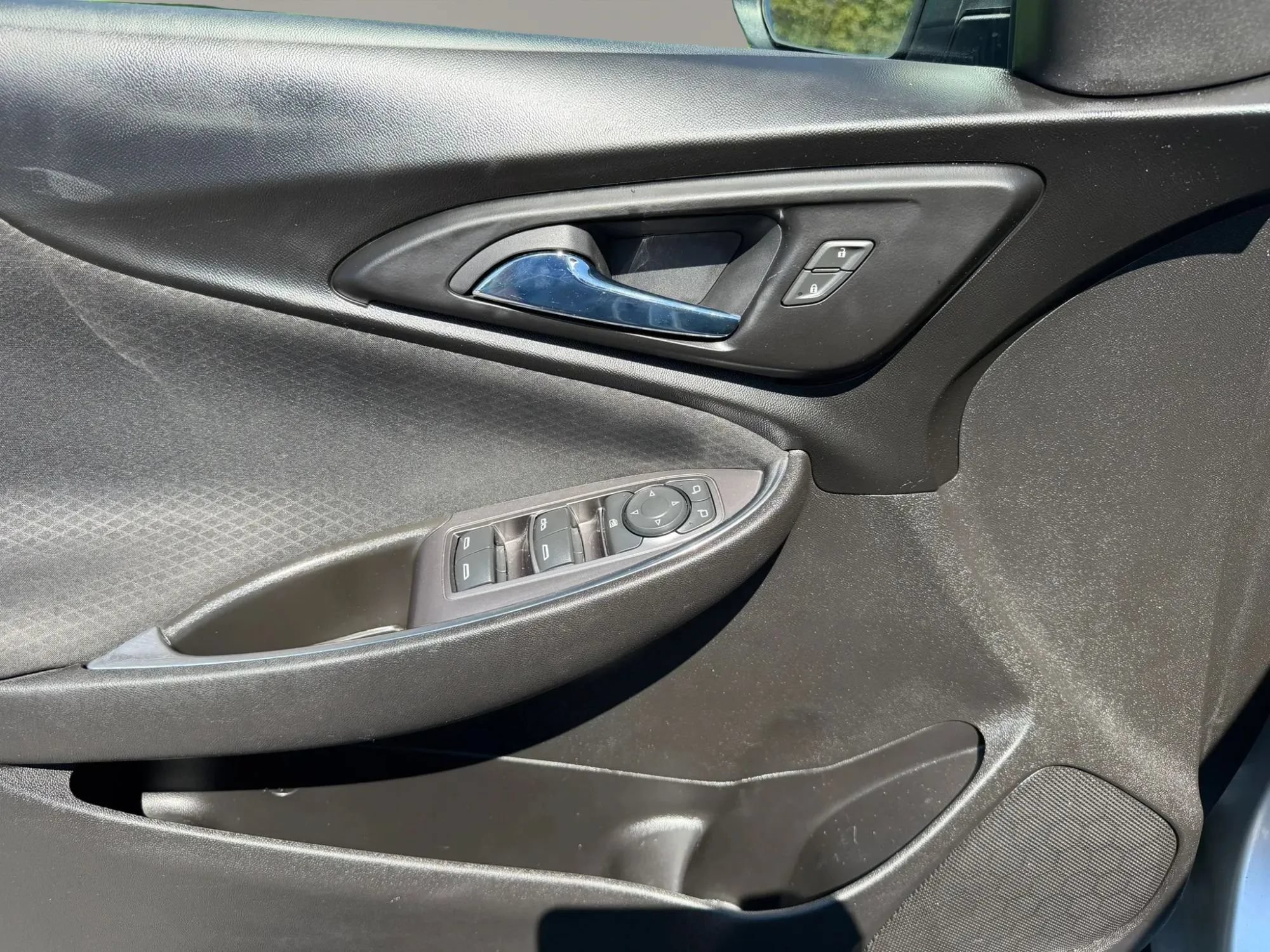 Used 2018 Chevrolet Malibu LT FWD image 12