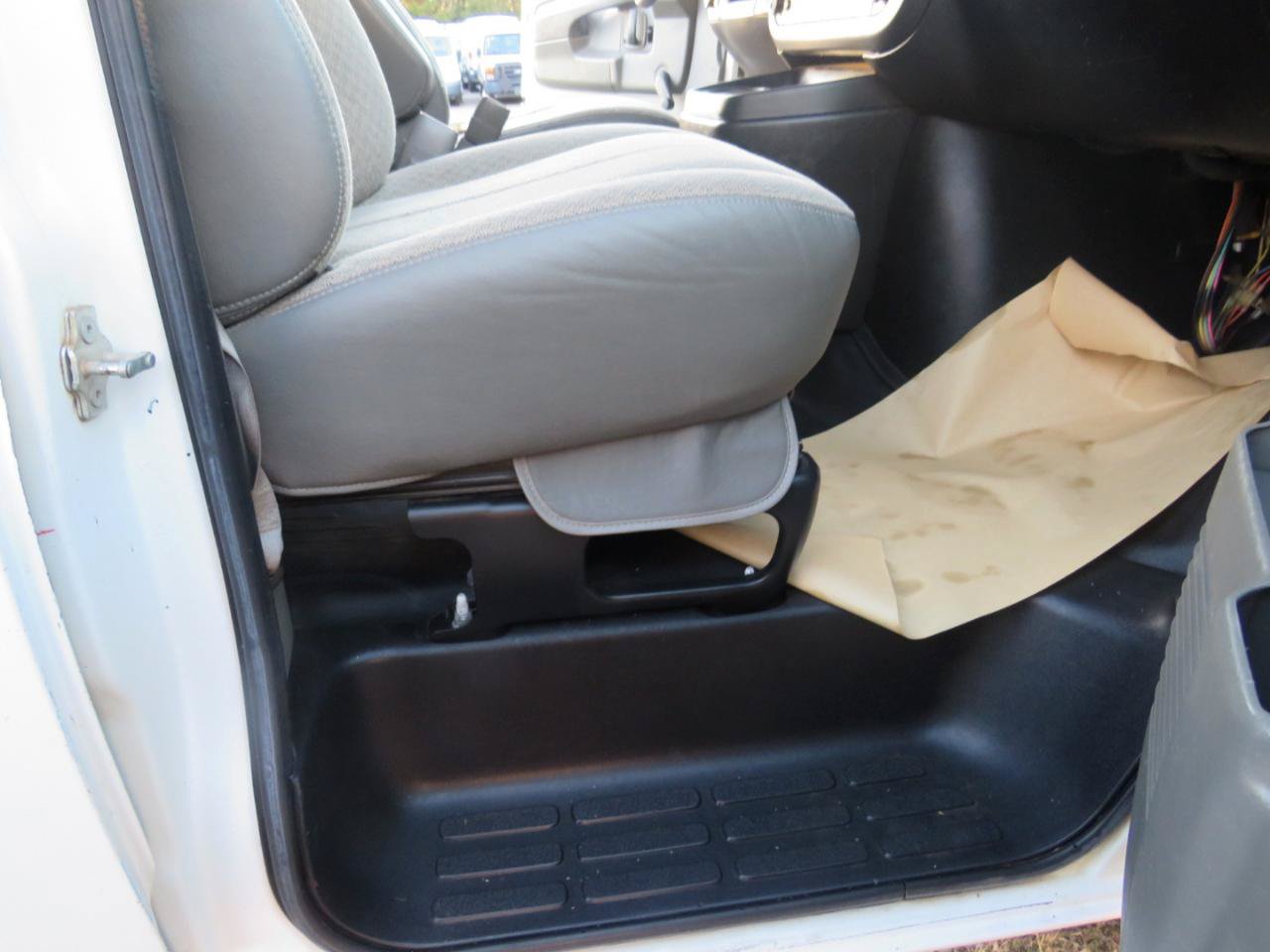 Used 2011 Chevrolet Express 2500 RWD image 36