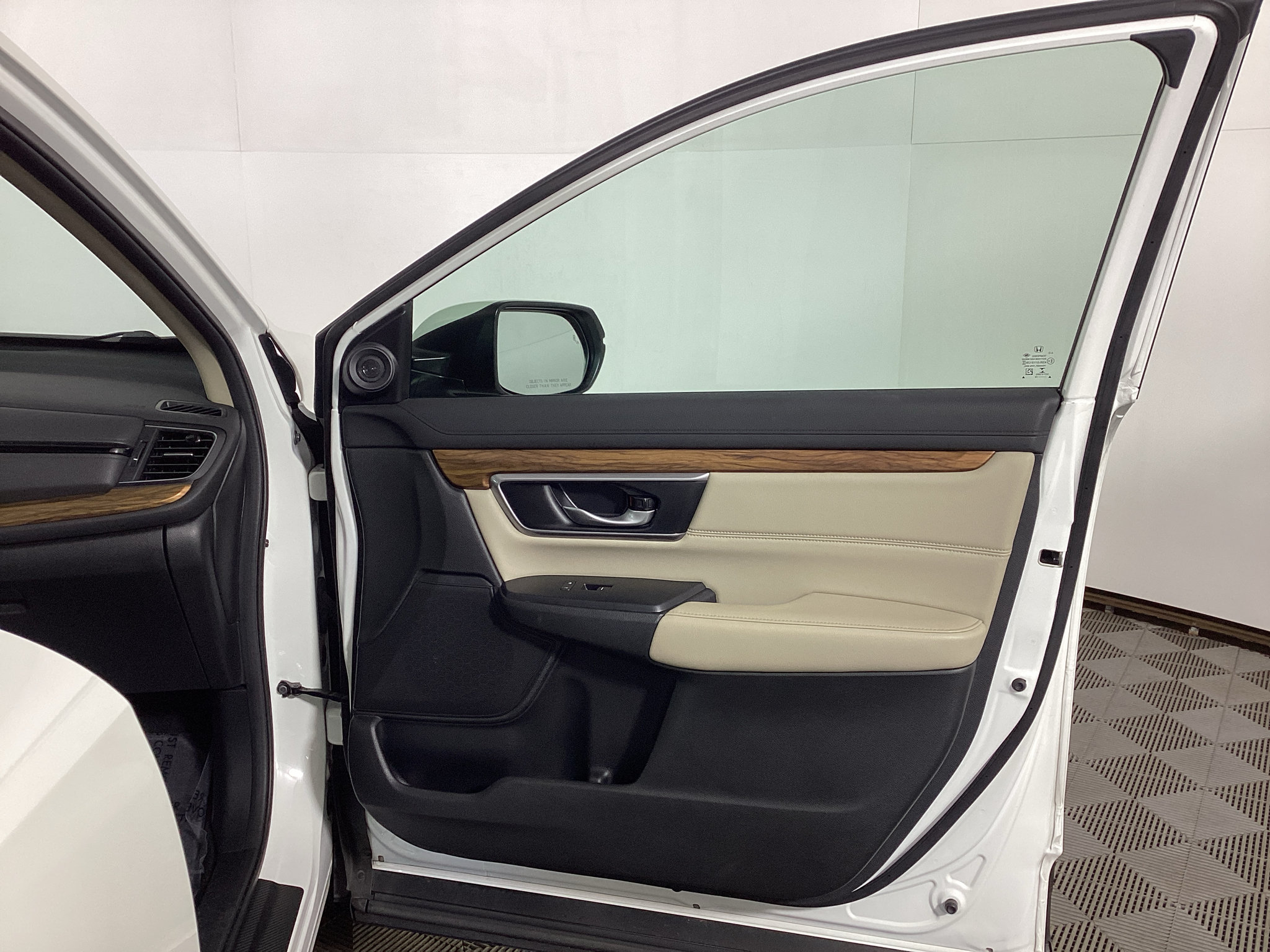 Used 2018 Honda CR-V Touring image 8