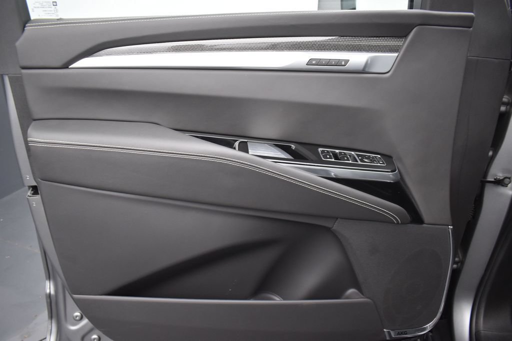 Certified 2026 Cadillac Escalade ESV V AWD/4WD image 9