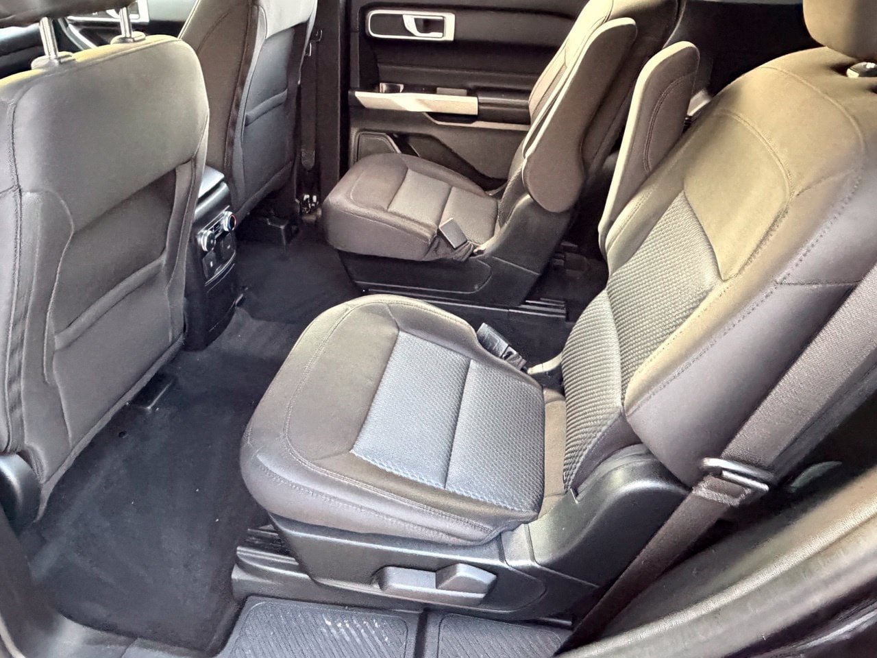Used 2022 Ford Explorer XLT RWD image 32