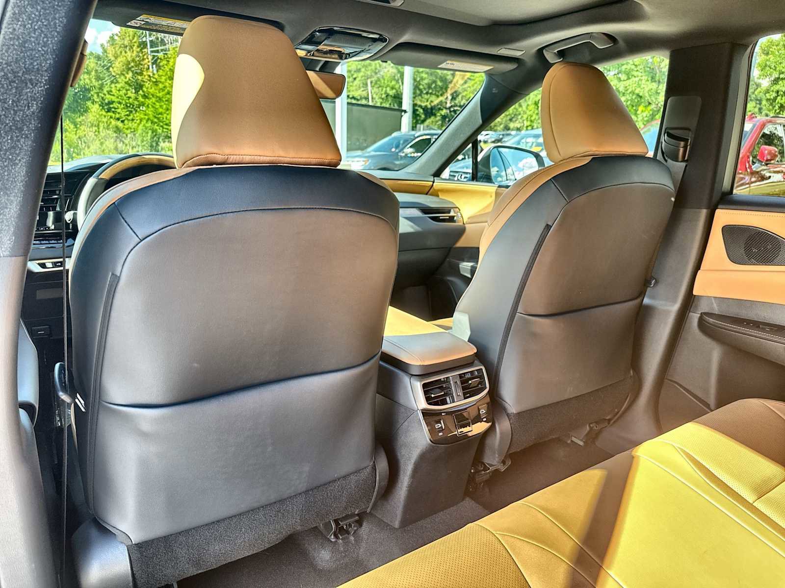 Used 2024 Lexus RX 350 Premium w/ Accessory Package (Z1) AWD/4WD image 18