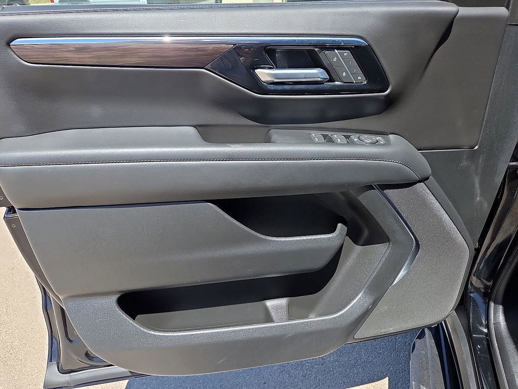 Used 2025 Chevrolet Tahoe LT AWD/4WD image 15