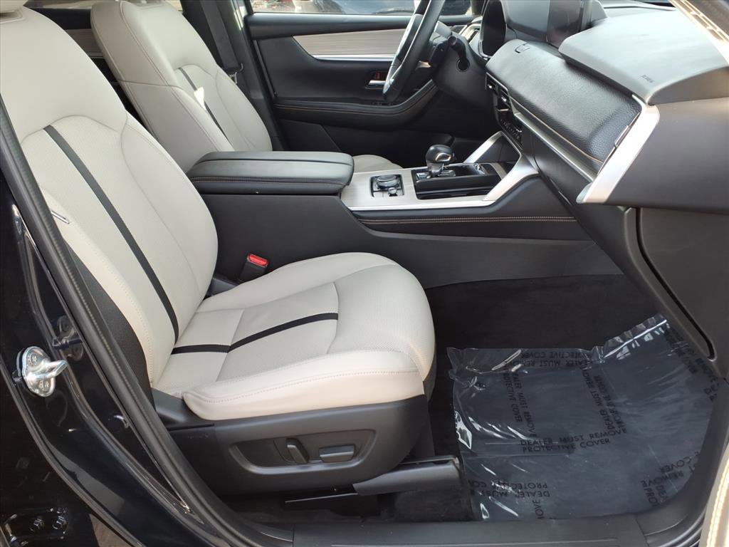 Certified 2024 MAZDA CX-90 Plug-In Hybrid w/ Premium Pkg image 11