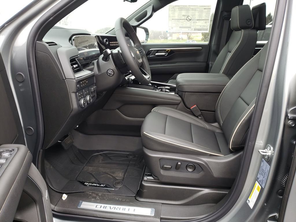 New 2026 Chevrolet Suburban Premier image 9