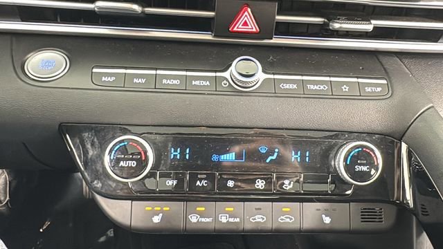 Used 2024 Hyundai Elantra Limited image 24