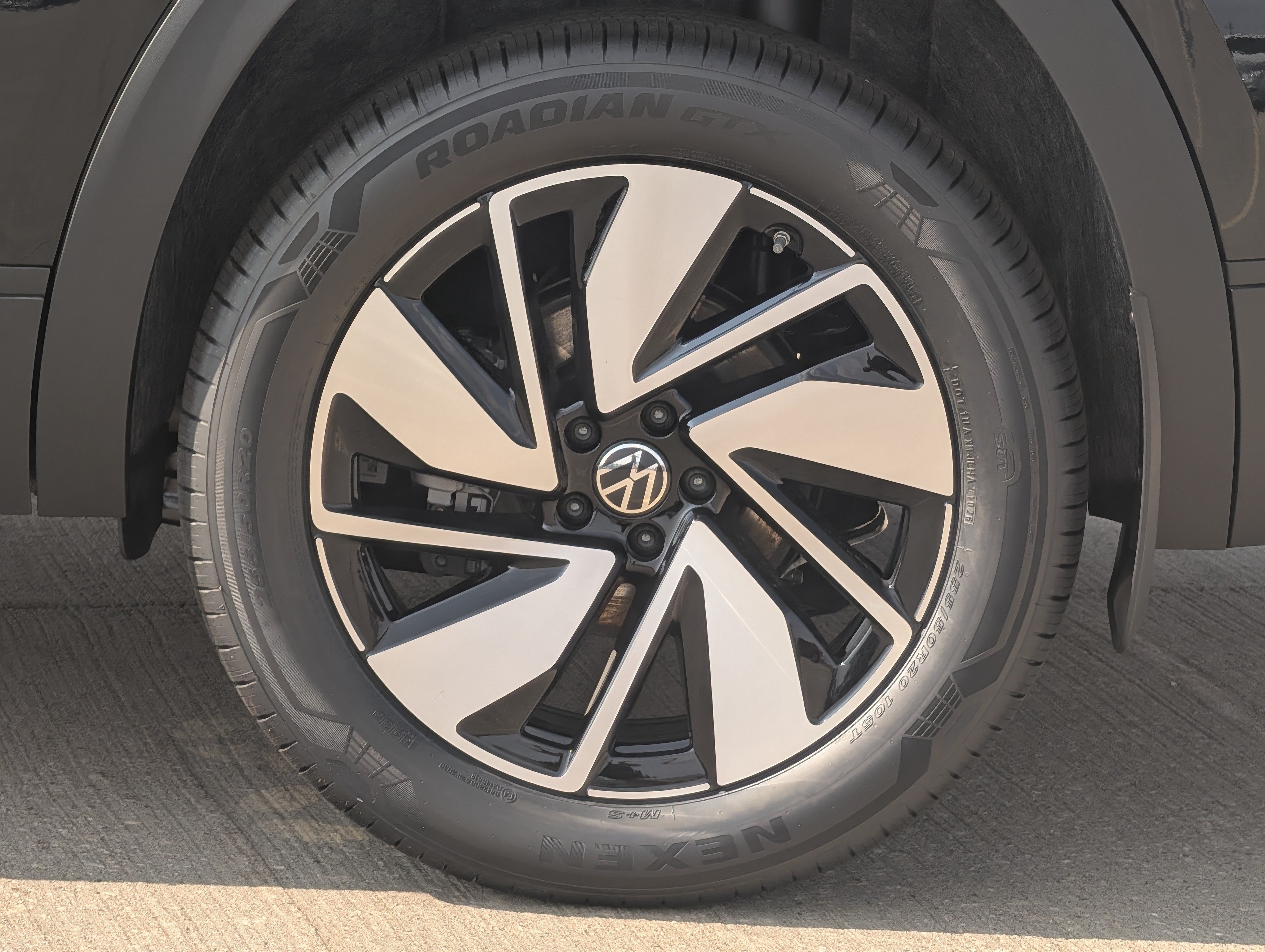 New 2026 Volkswagen Atlas SE FWD image 3
