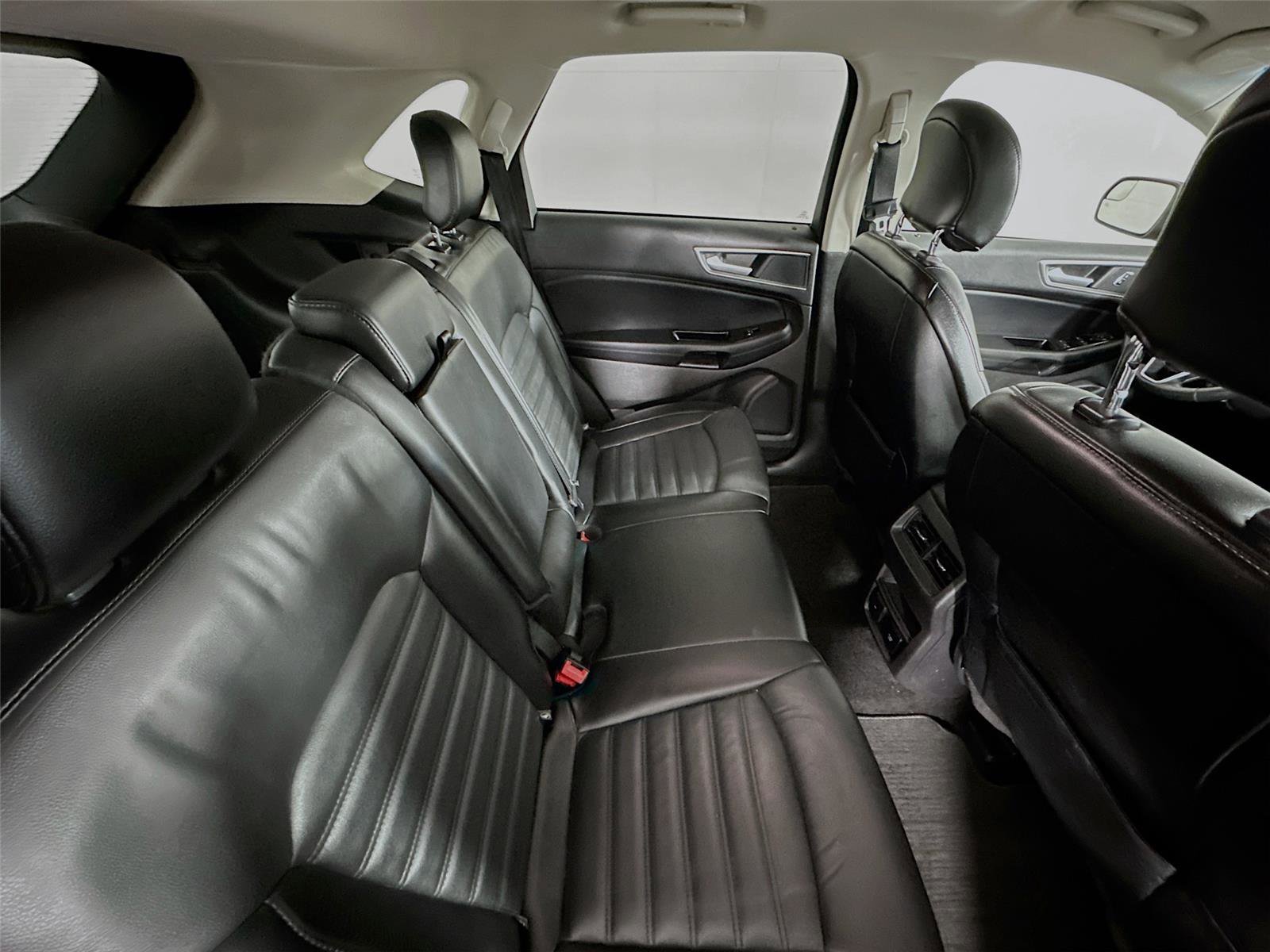 Used 2018 Ford Edge SEL w/ Equipment Group 201A image 29