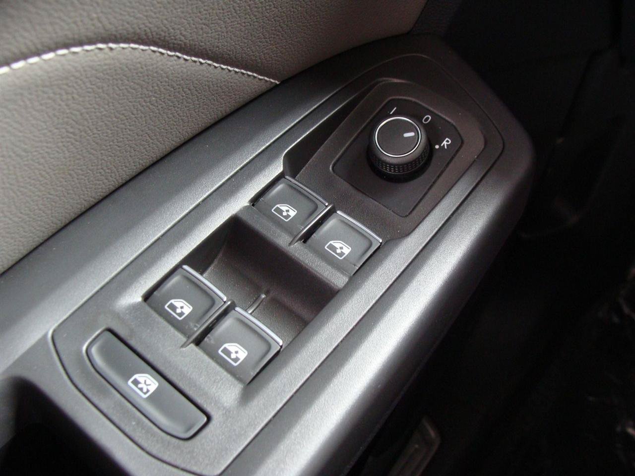 Used 2022 Volkswagen Atlas SE w/ Black Wheel Package FWD image 32