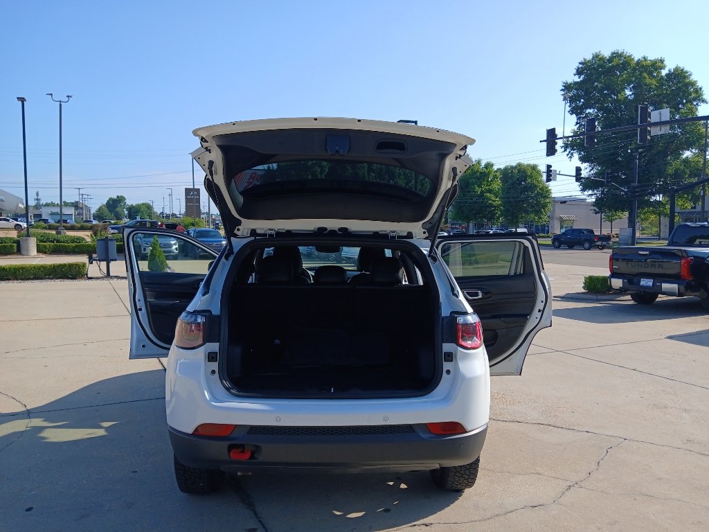 Used 2025 Jeep Compass Trailhawk AWD/4WD image 22