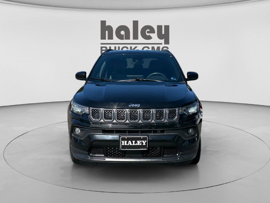 Used 2024 Jeep Compass Latitude AWD/4WD image 8