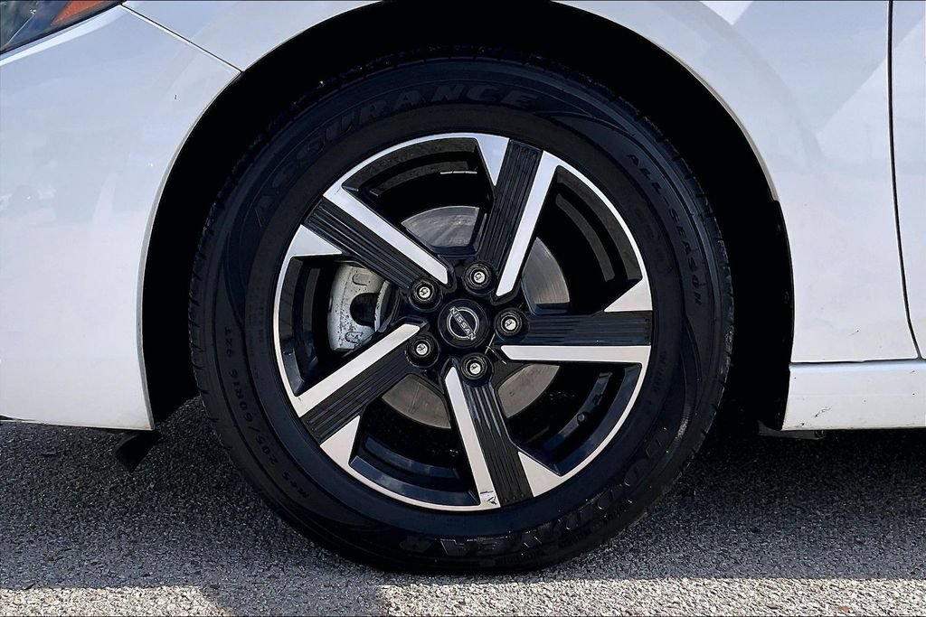 Used 2024 Nissan Sentra SV FWD image 34